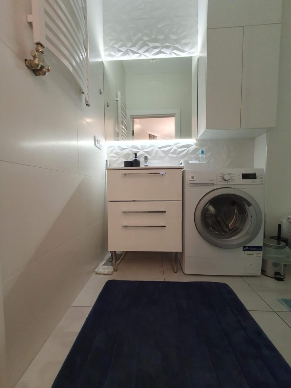 Bathroom, washing machine
