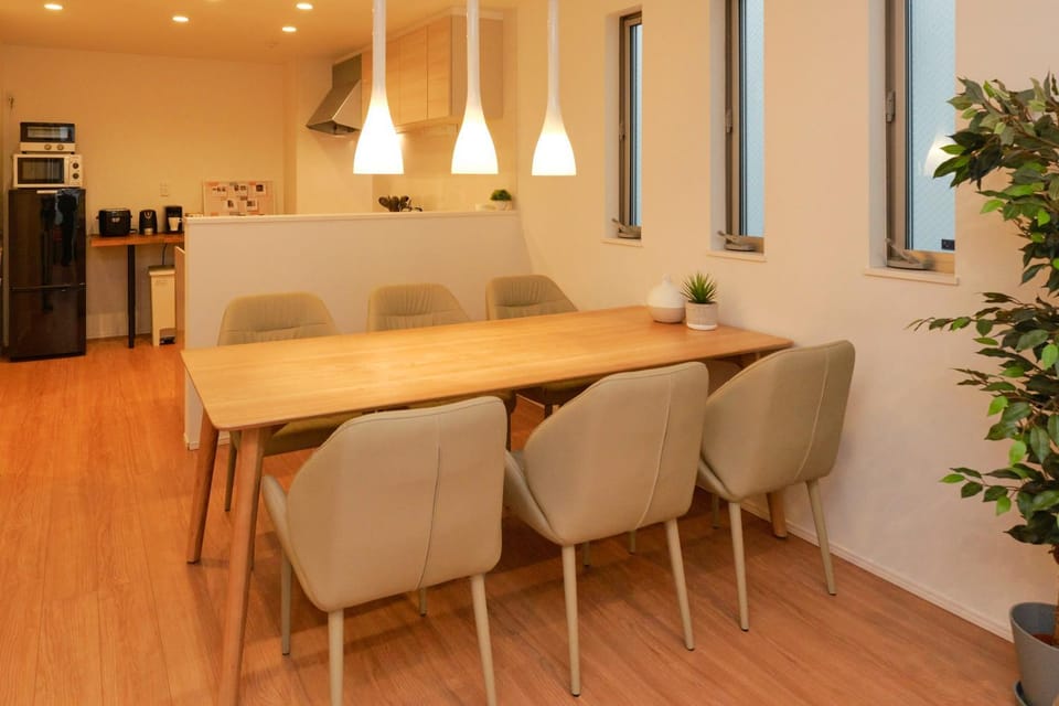 Seating area, Dining area