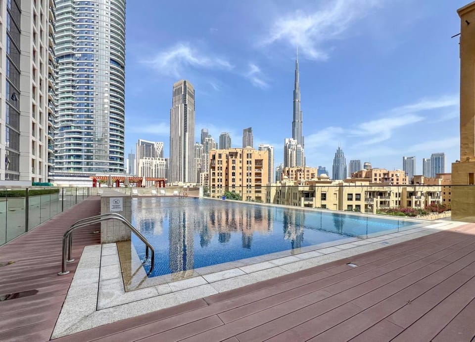 Trophy - Downtown Skyline Sanctuary Suite Apartment in Dubai
