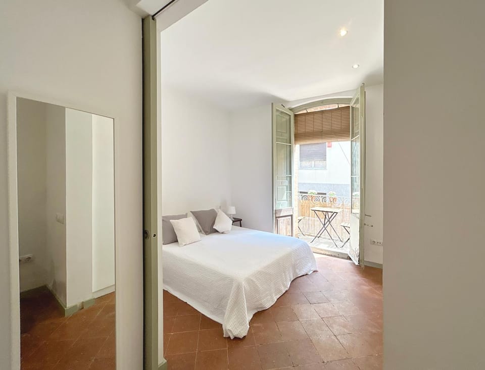 Bed, Balcony/Terrace, Photo of the whole room, Bedroom