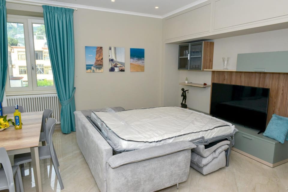 Bed, Living room, Photo of the whole room