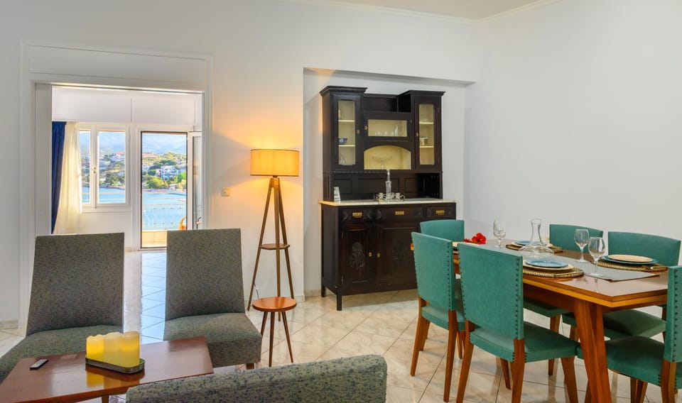 Seating area, Dining area
