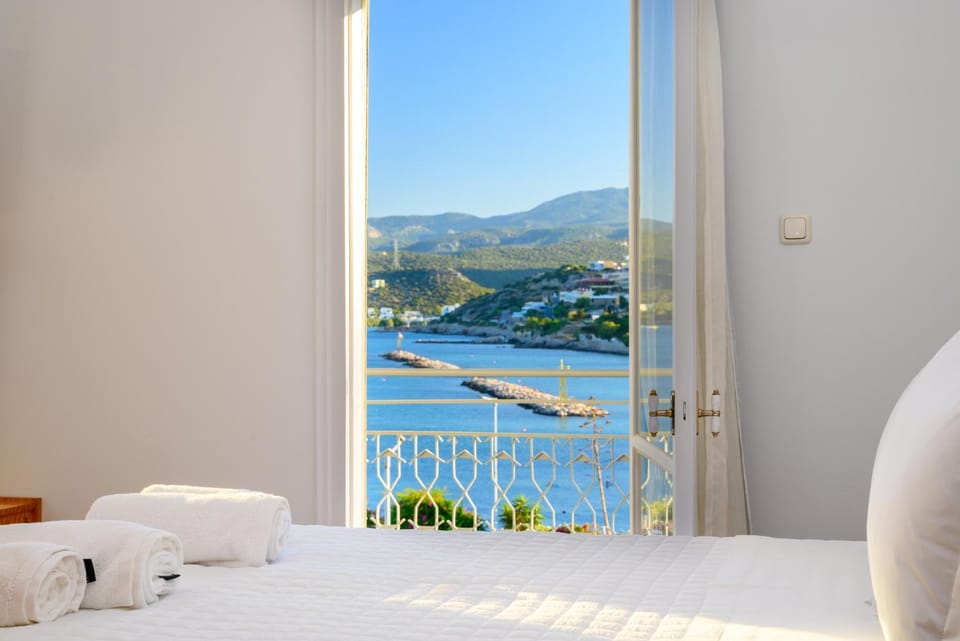 Bed, View (from property/room), Balcony/Terrace, Bedroom, Mountain view, Sea view, towels