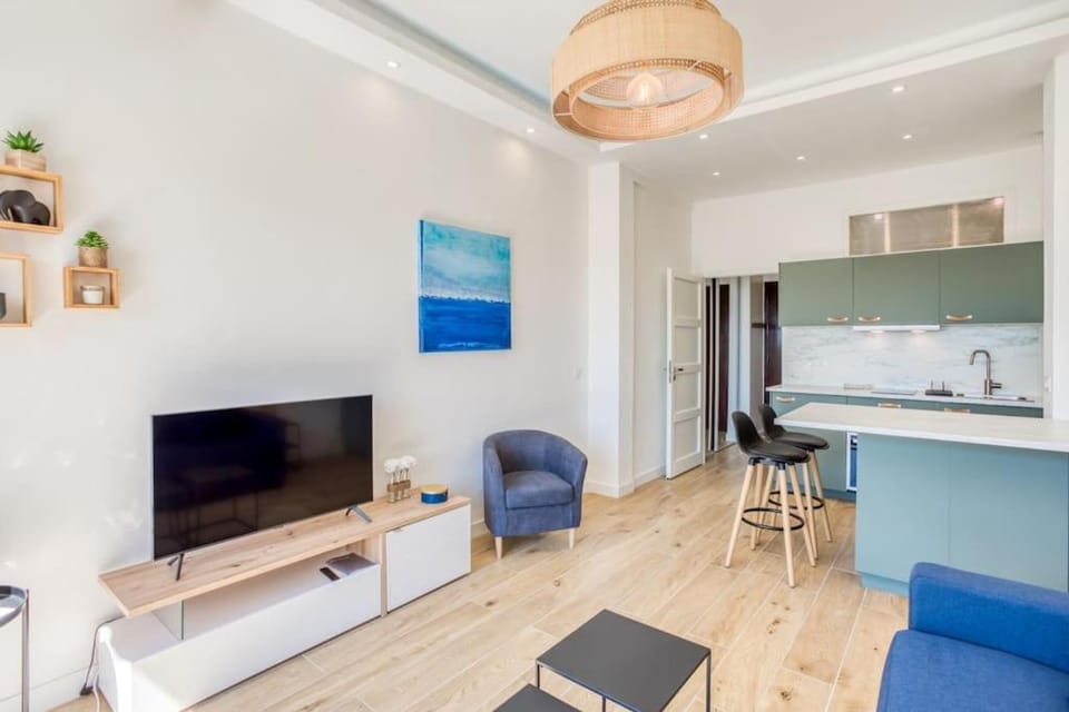 #43 Staywizus - Design Studio Terrace AC Wifi Sea View 1min Beach Apartment in Nice