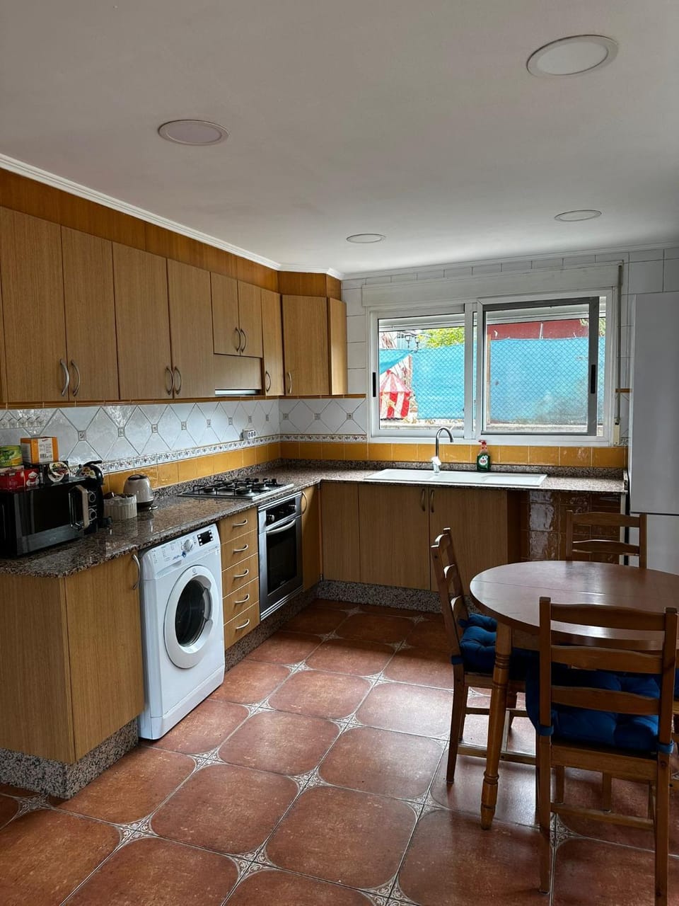 Kitchen or kitchenette, dishwasher, minibar, washing machine