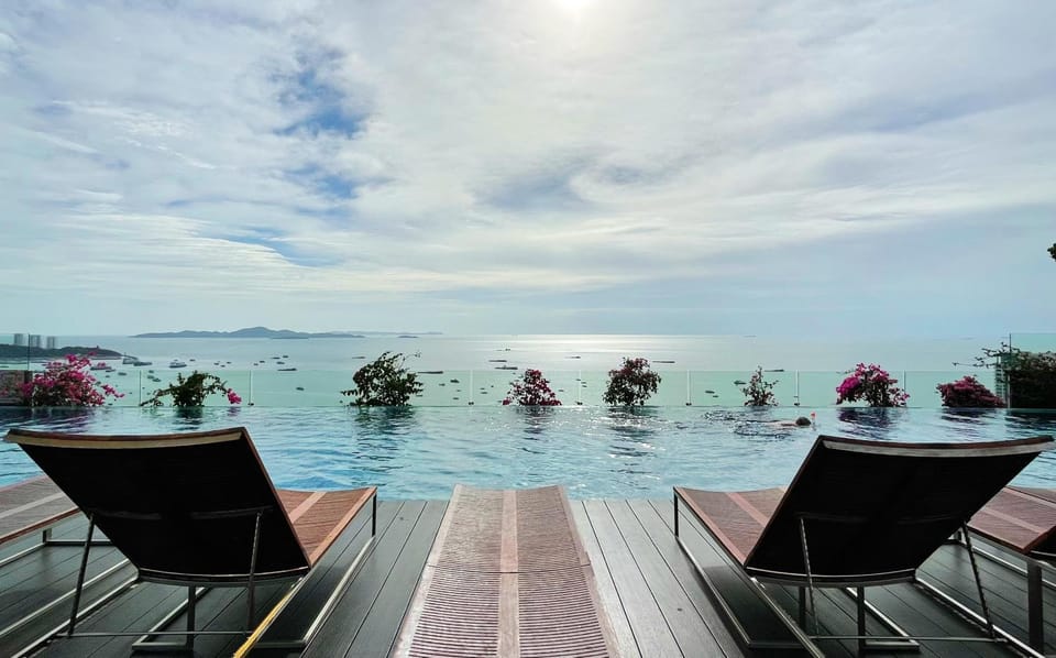 Pool view, Sea view, Swimming pool, Swimming pool, sunbed