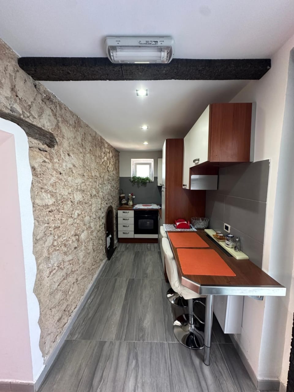 Dining area, minibar, oven, stove