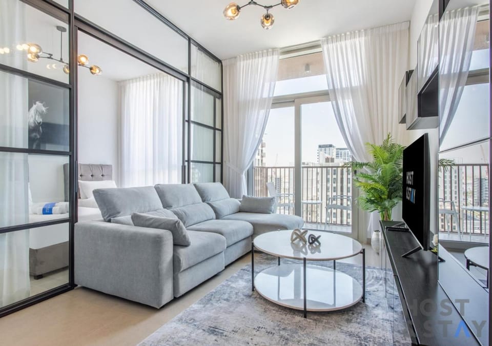 Communal lounge/ TV room, TV and multimedia, Living room, Seating area, Evening entertainment, air conditioner