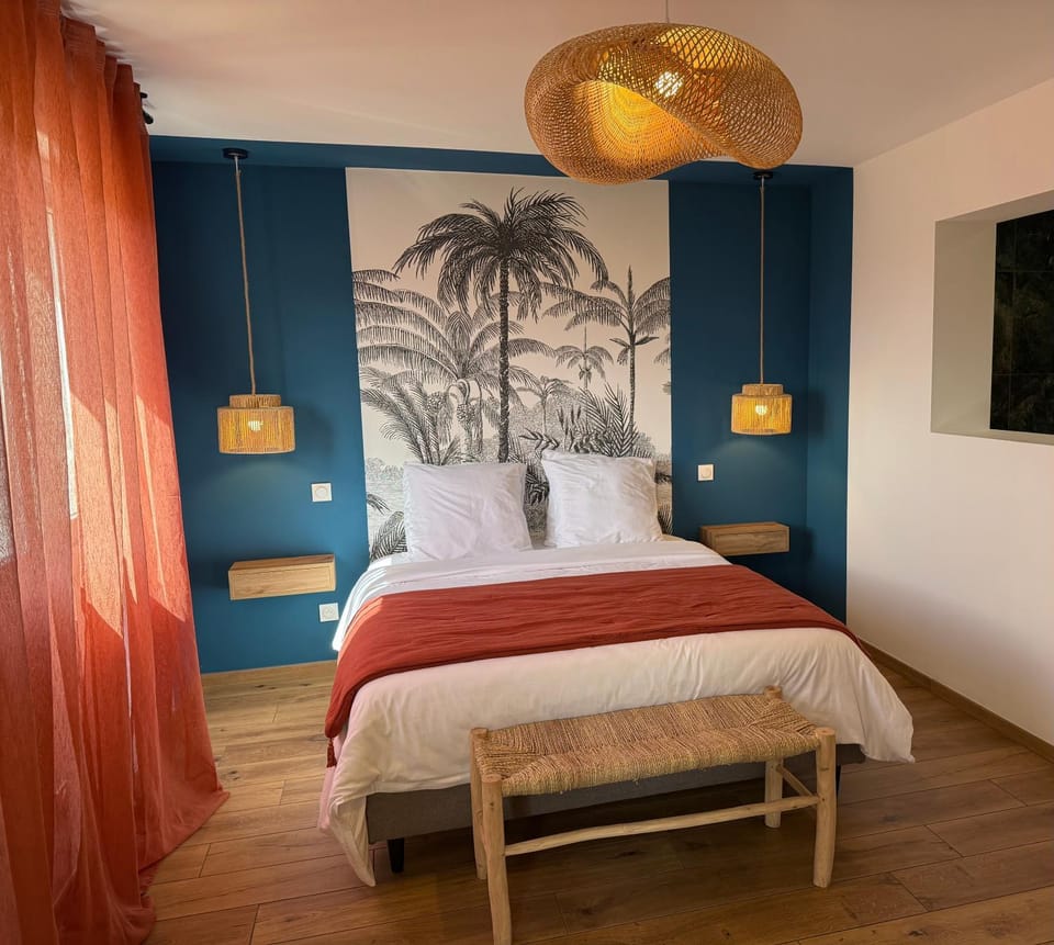 Bed, Photo of the whole room, Bedroom