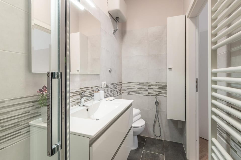 Shower, Toilet, Bathroom