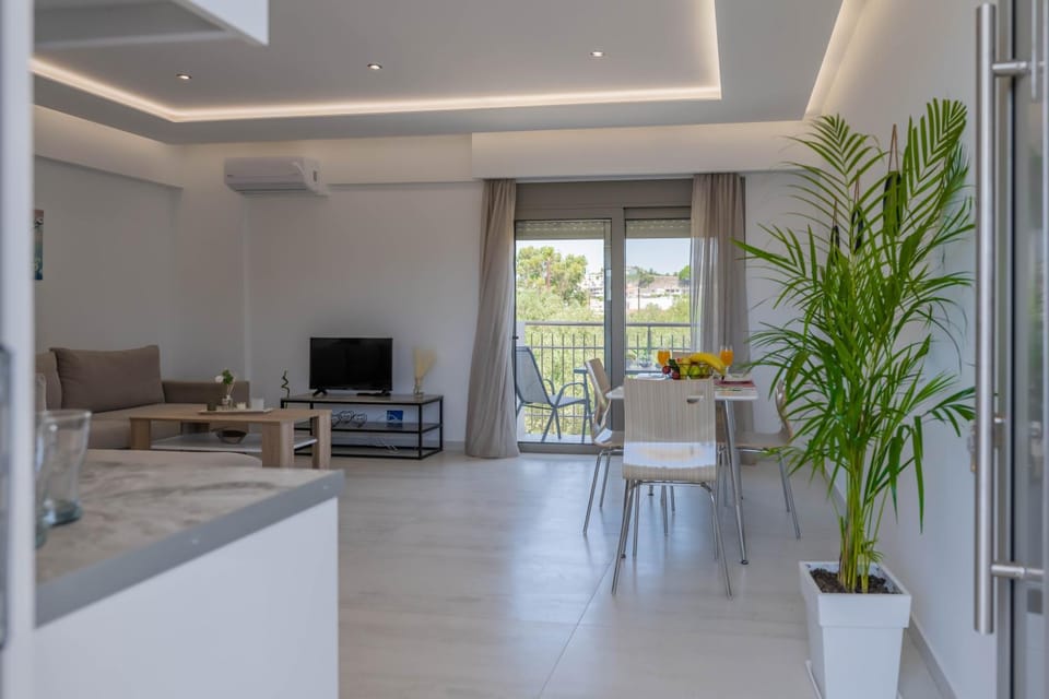 TV and multimedia, Living room, Seating area, Dining area