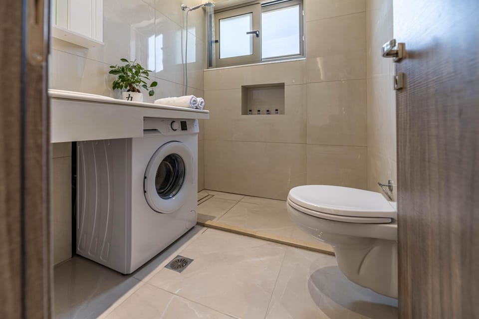 Toilet, Bathroom, washing machine