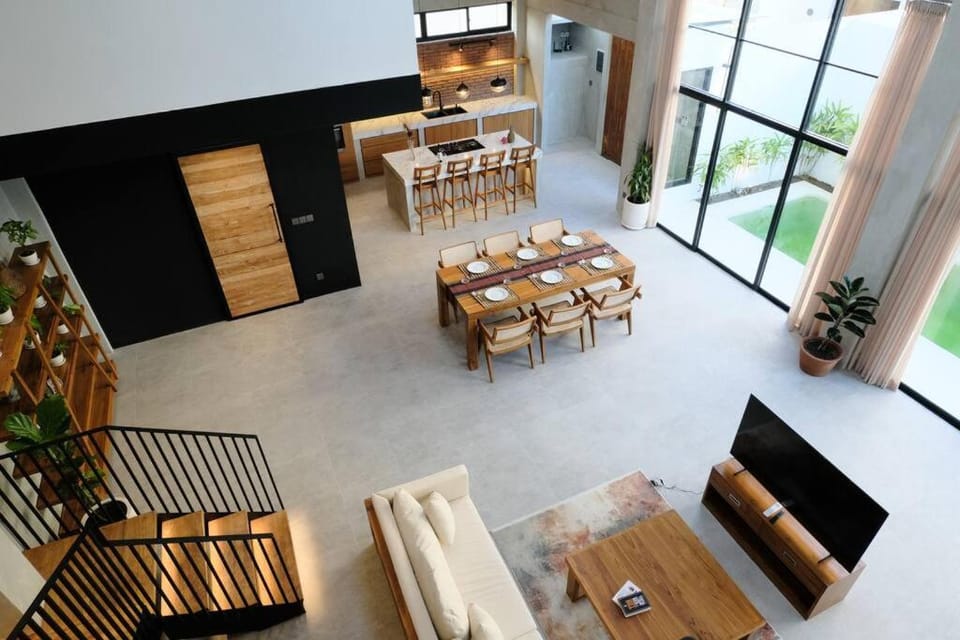 TV and multimedia, Living room, Seating area, Dining area