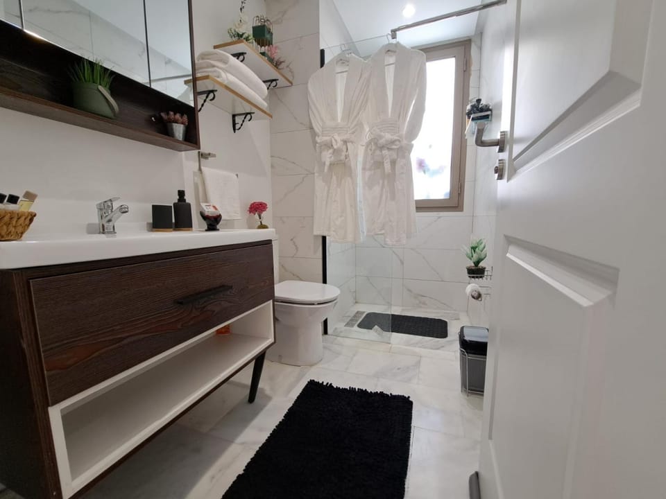 Shower, towels