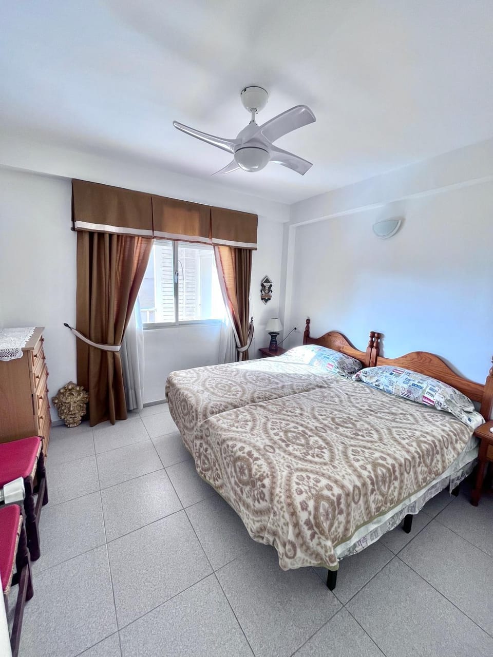Bed, Photo of the whole room, Bedroom, fireplace