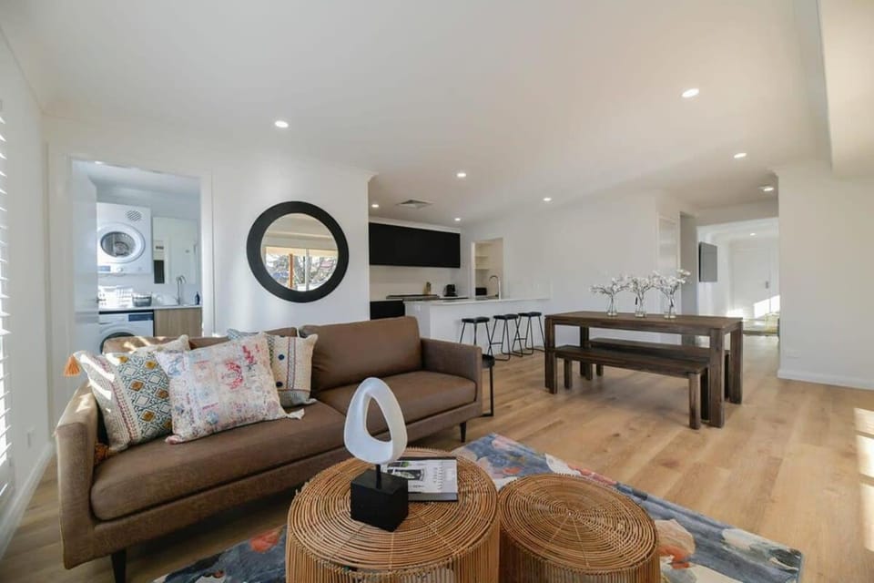Getaway on Curran - CBD Escape, EV Plug, Firepit House in Orange