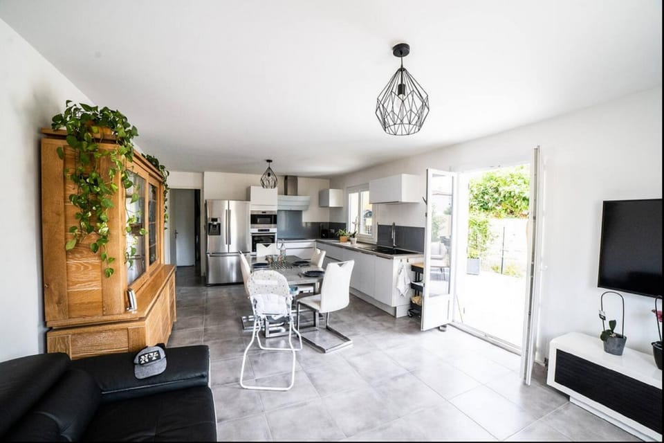 Communal lounge/ TV room, TV and multimedia, Living room, Seating area, Dining area, dishwasher, minibar, pet friendly, stove