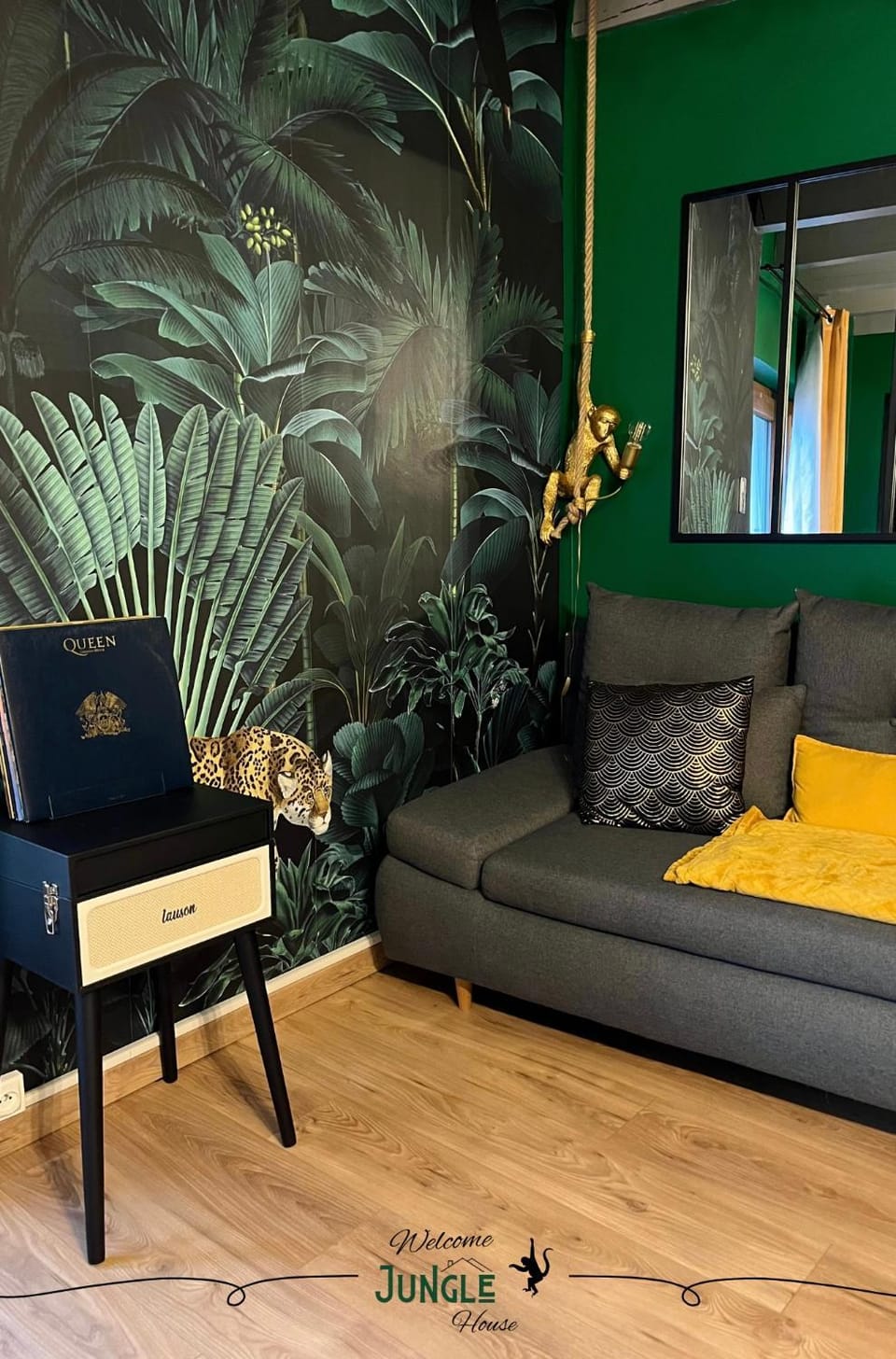 MAISON "Jungle House" 90 m2 BILLARD, RÉTROPROJECTEUR, BAR À JEUX , VINYLE, WIFI FIBRE, idéal PRO & FAMILLE à Montbrison House in Auvergne-Rhône-Alpes