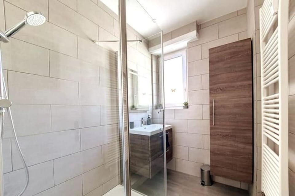 Shower, Bathroom