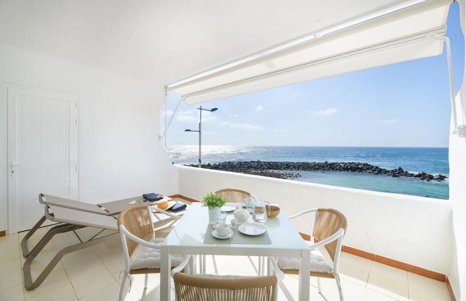 Balcony/Terrace, Seating area, Sea view, sunbed