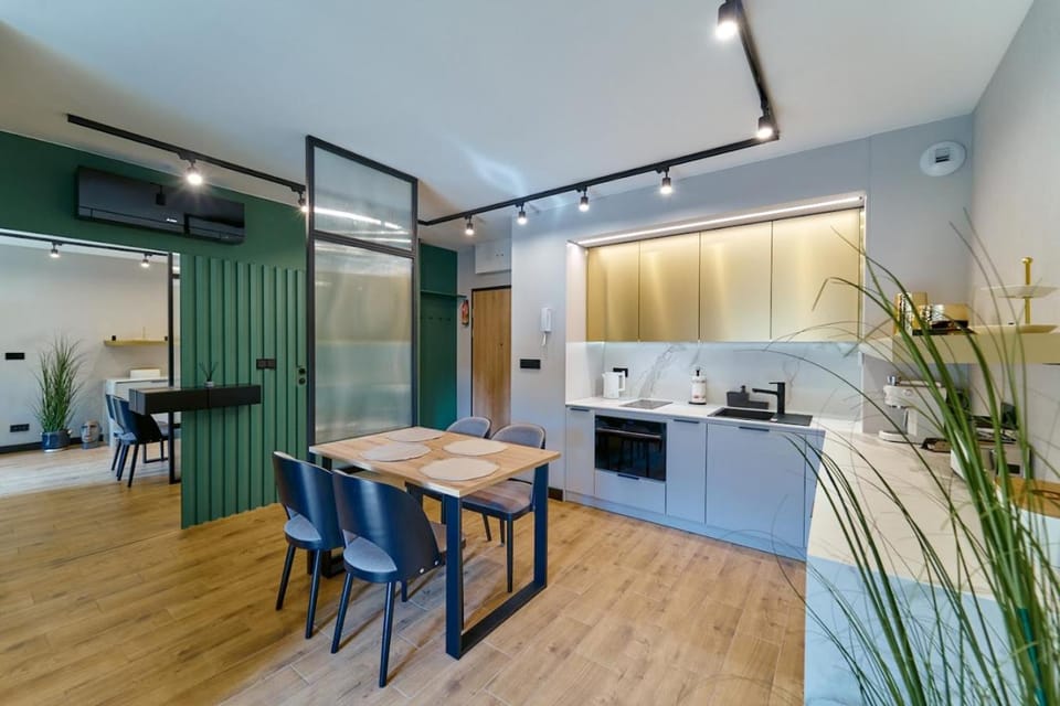 LAGUNA Ogrody Pieniawskie 33 EMERALD VIP-z balkonem Apartment in Lower Silesian Voivodeship