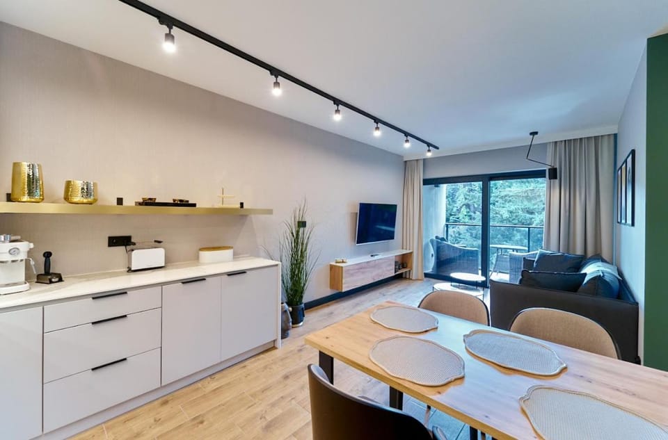 LAGUNA Ogrody Pieniawskie 33 EMERALD VIP-z balkonem Apartment in Lower Silesian Voivodeship