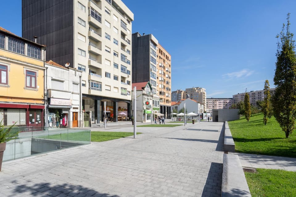 Property building, Location