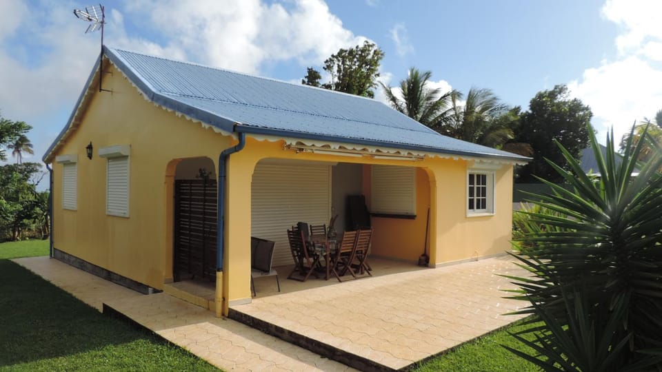 Property building, Patio, Balcony/Terrace