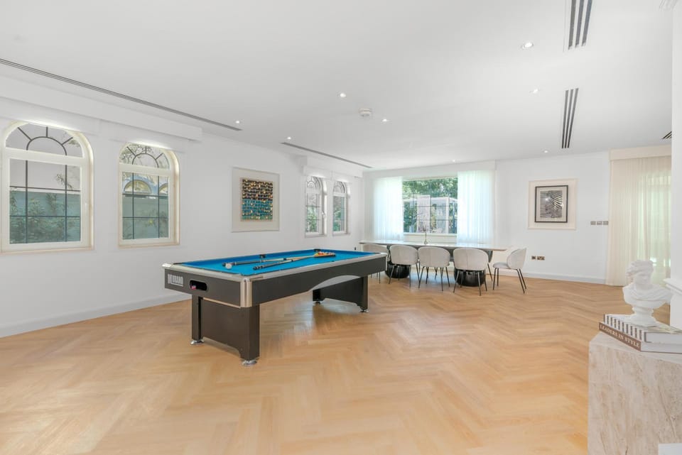 Billiard, Game Room, Living room, Dining area
