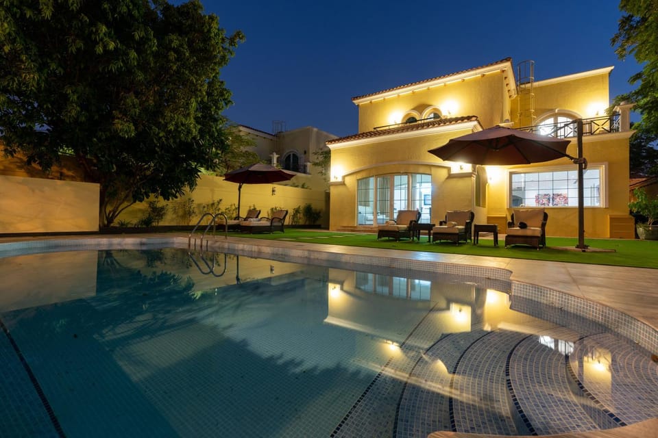 Pool view, Swimming pool, sunbed
