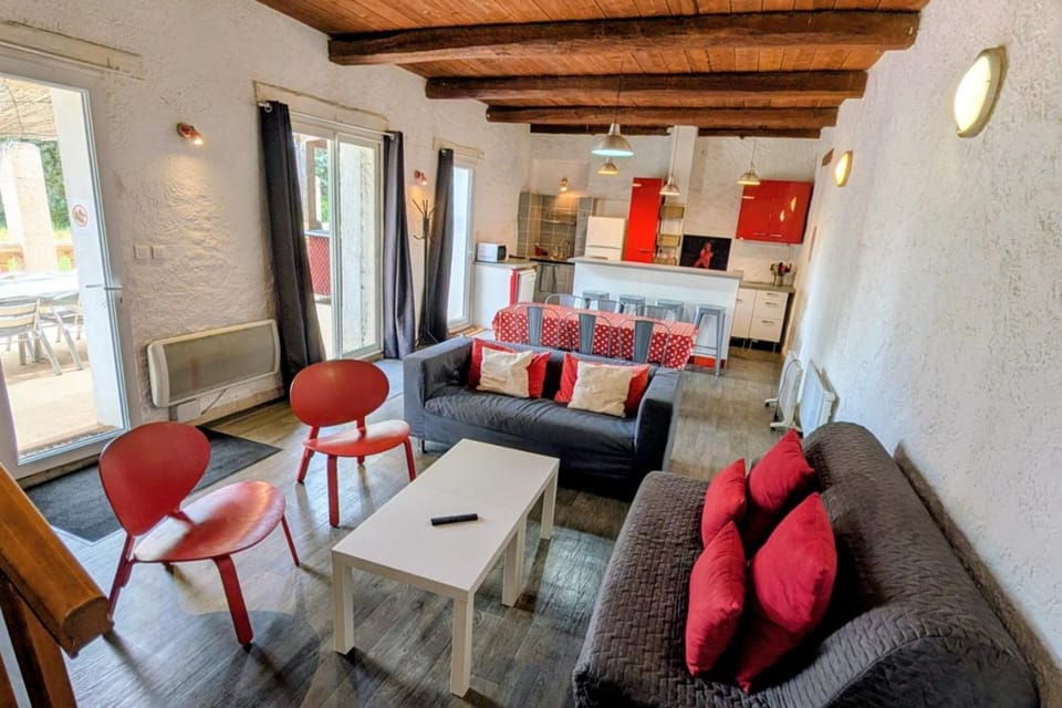 TV and multimedia, Living room, Seating area, Dining area