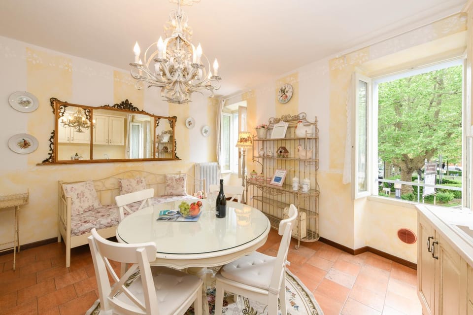 Living room, Seating area, kitchen