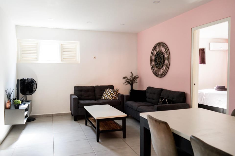 TV and multimedia, Seating area, Dining area