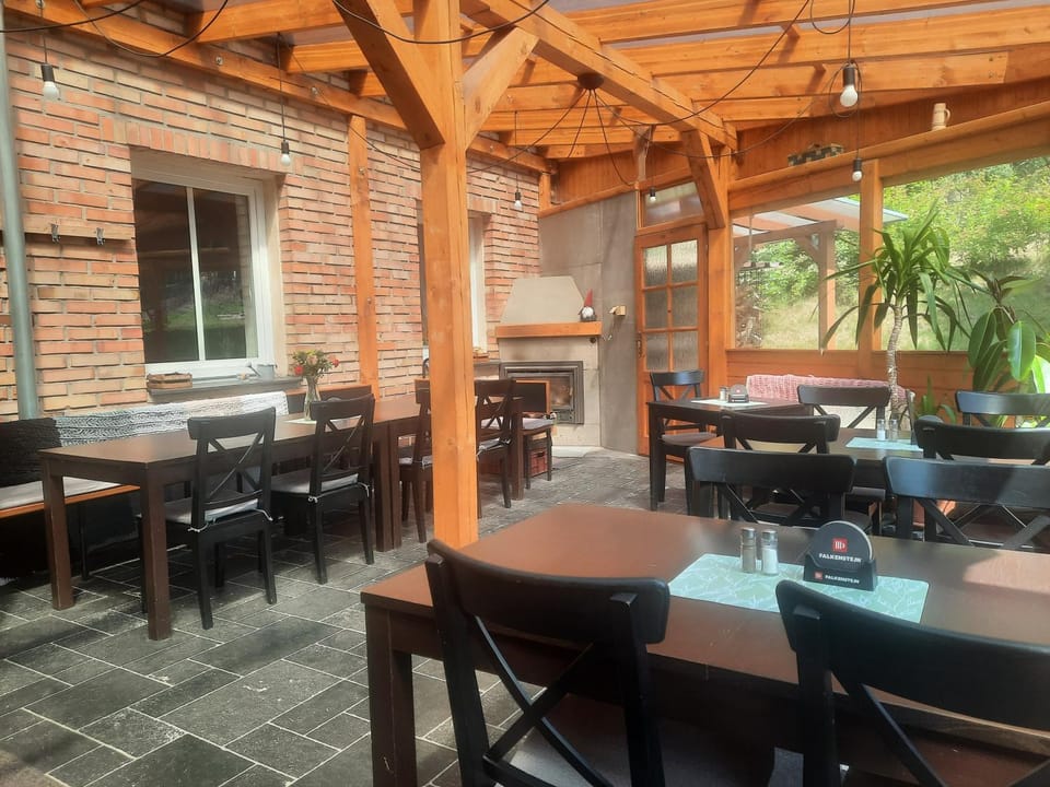 Restaurant/places to eat, Seating area