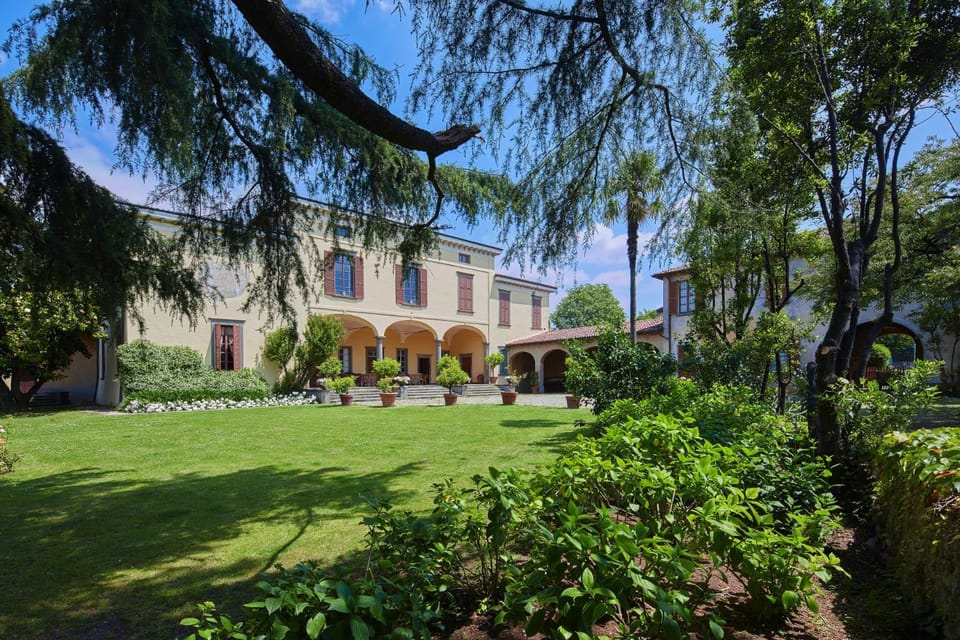 Property building, Day, Natural landscape, Garden, Garden view