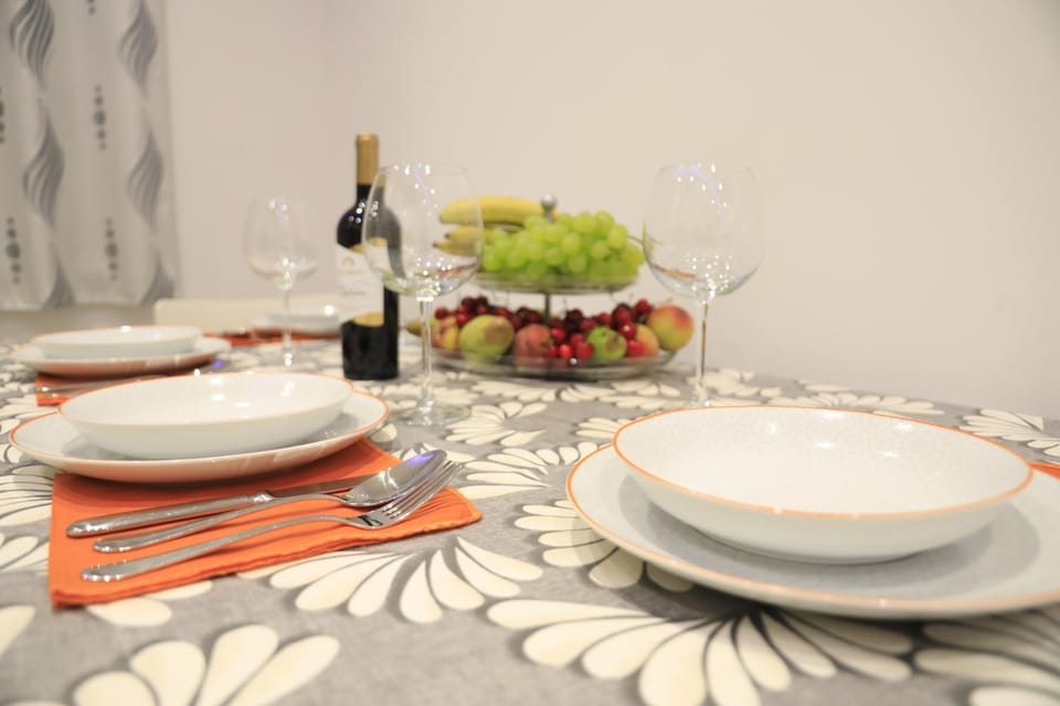 Food and drinks, Dining area, Lunch, Dinner