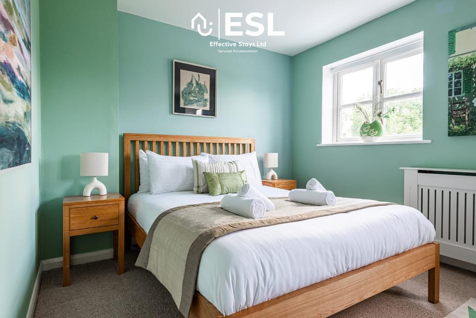 4 Bedroom Townhouse 10mins walk from Shrewsbury Town Centre with Parking House in Shrewsbury