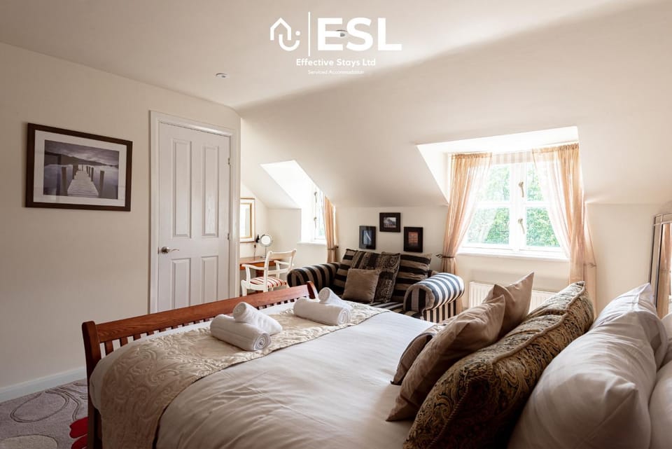 4 Bedroom Townhouse 10mins walk from Shrewsbury Town Centre with Parking House in Shrewsbury