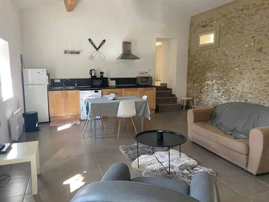 Kitchen or kitchenette, Dining area, minibar, pet friendly, stove