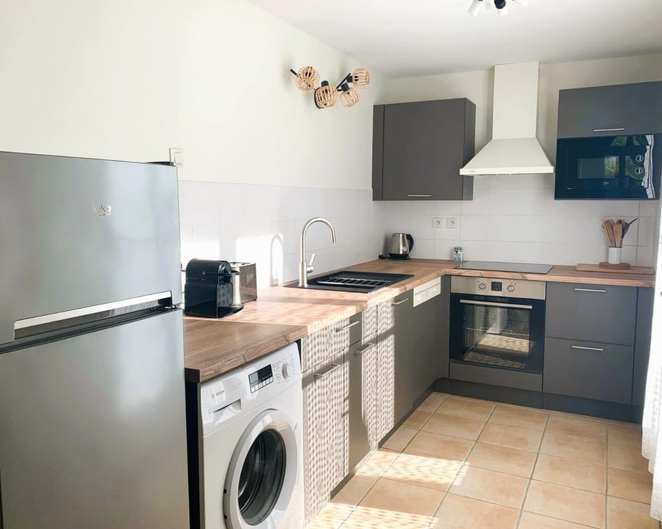 Kitchen or kitchenette, kitchen