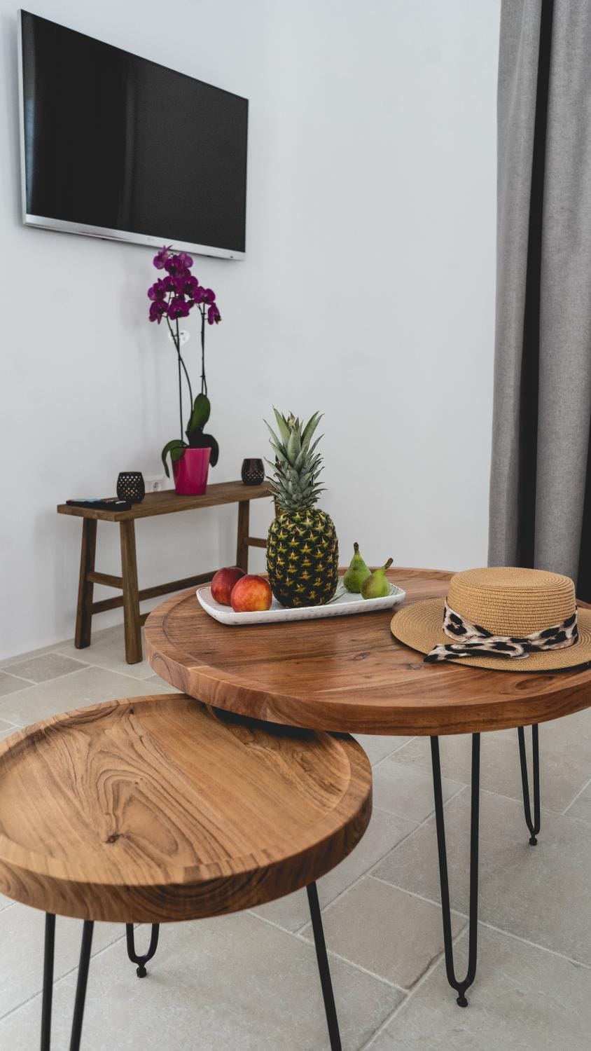 TV and multimedia, Living room, Food