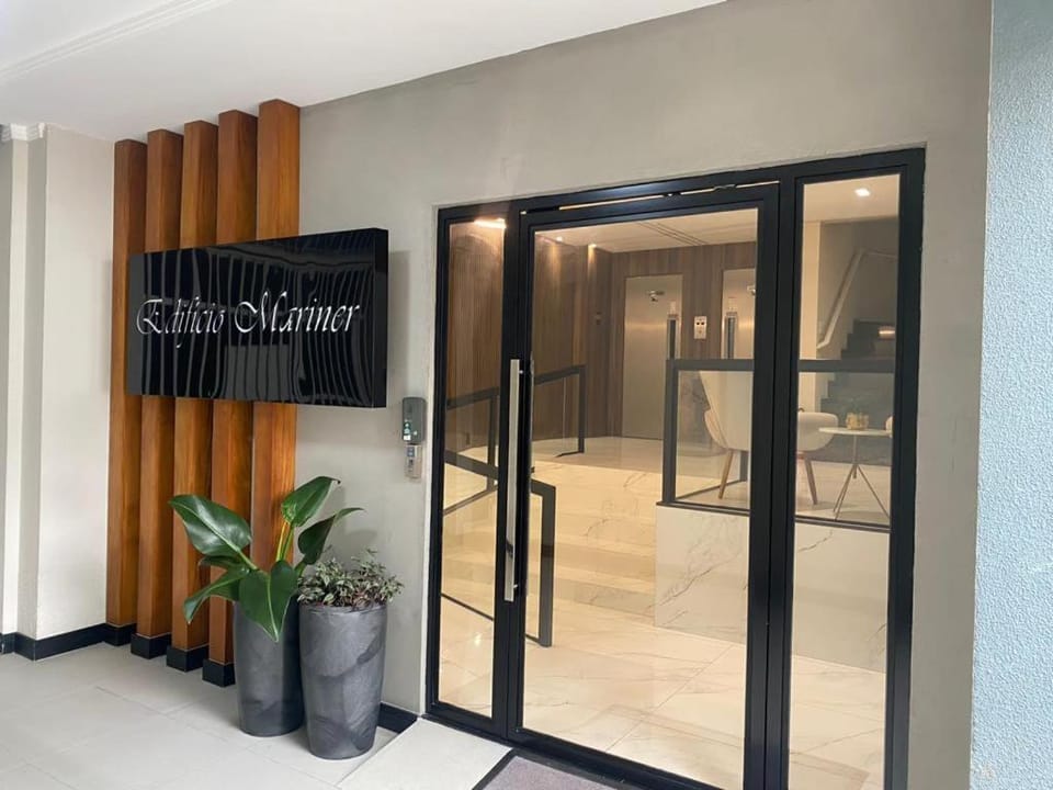Avenida Atlântica, beira mar, pé na areia Apartment in Camboriú