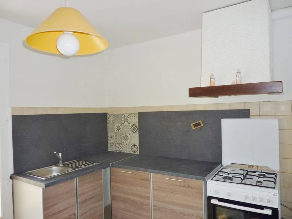 Kitchen or kitchenette, oven, stove