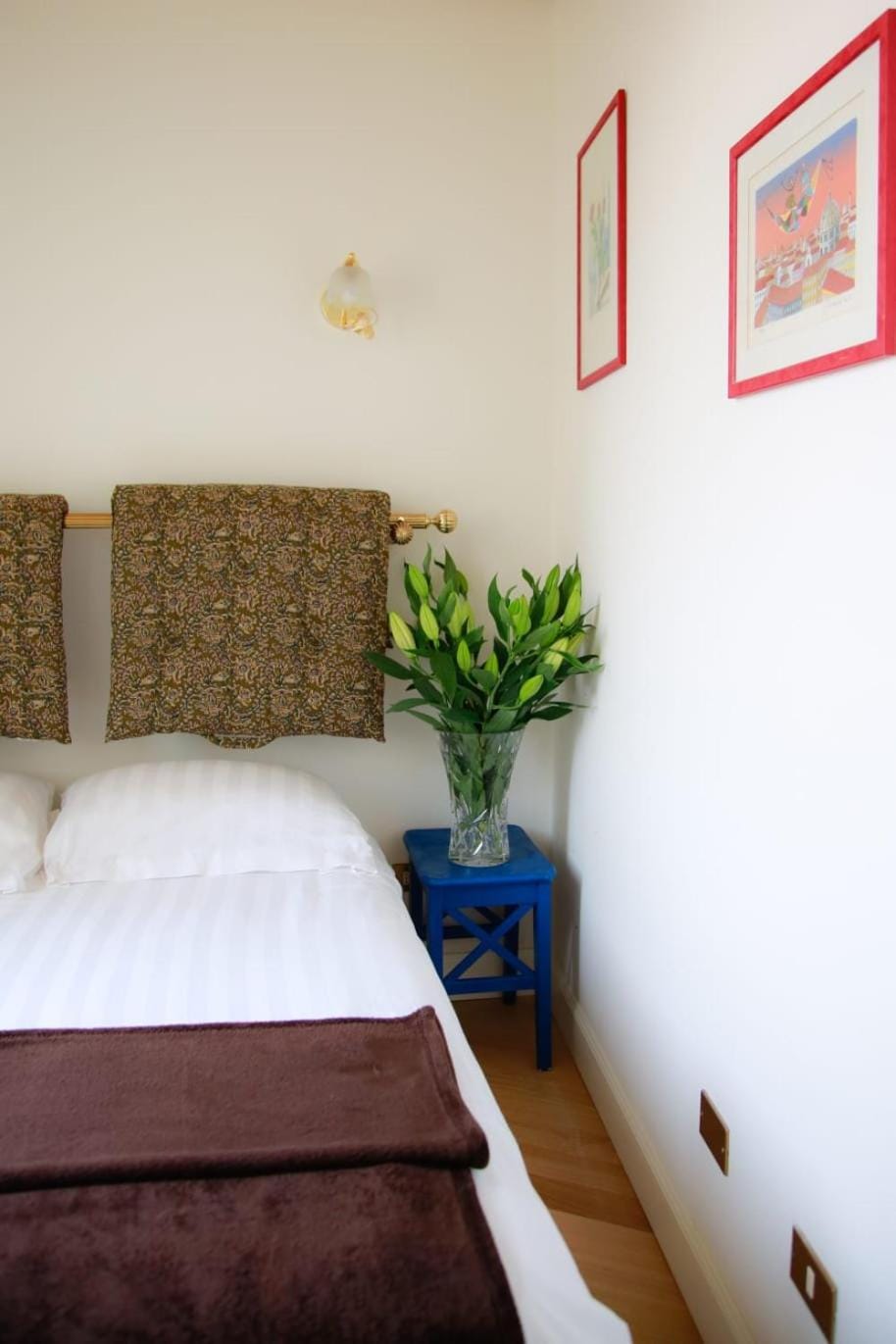 Bedroom, Internal: Not applicable to any particular room