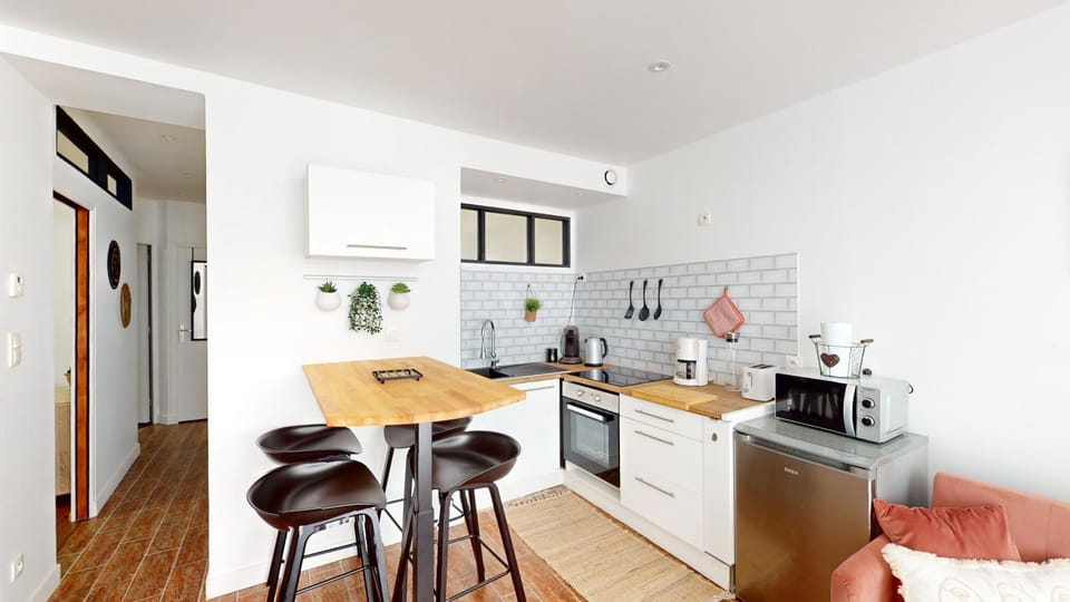 Coffee/tea facilities, Kitchen or kitchenette, Dining area, minibar, pet friendly, stove, toaster