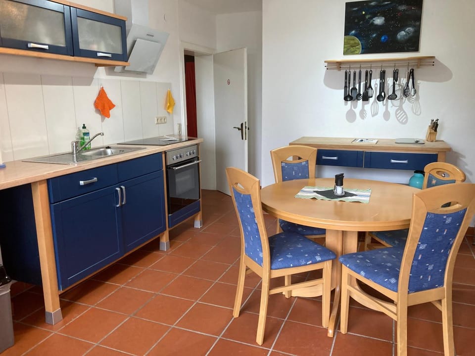Property building, Kitchen or kitchenette, Living room