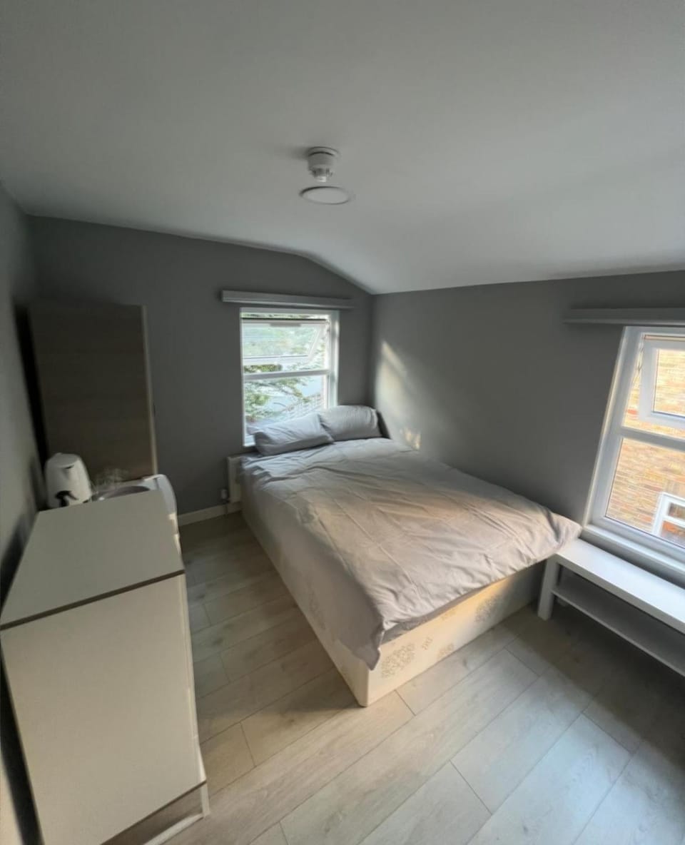 Sterne Street Bed and Breakfast in London