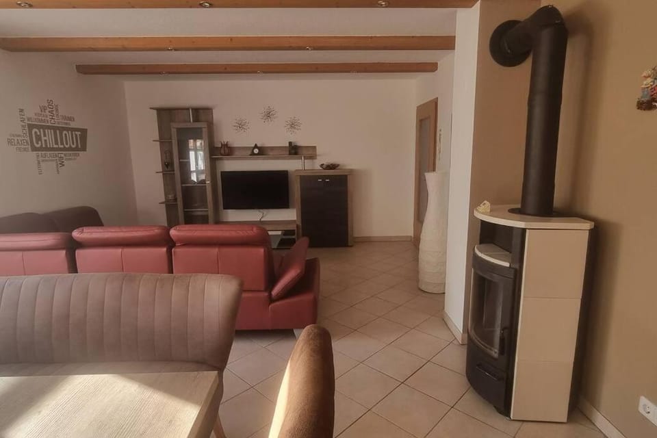 TV and multimedia, Living room, Seating area, oven
