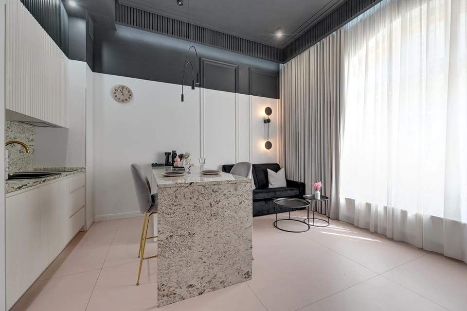 Kitchen or kitchenette, Living room, Seating area, Dining area