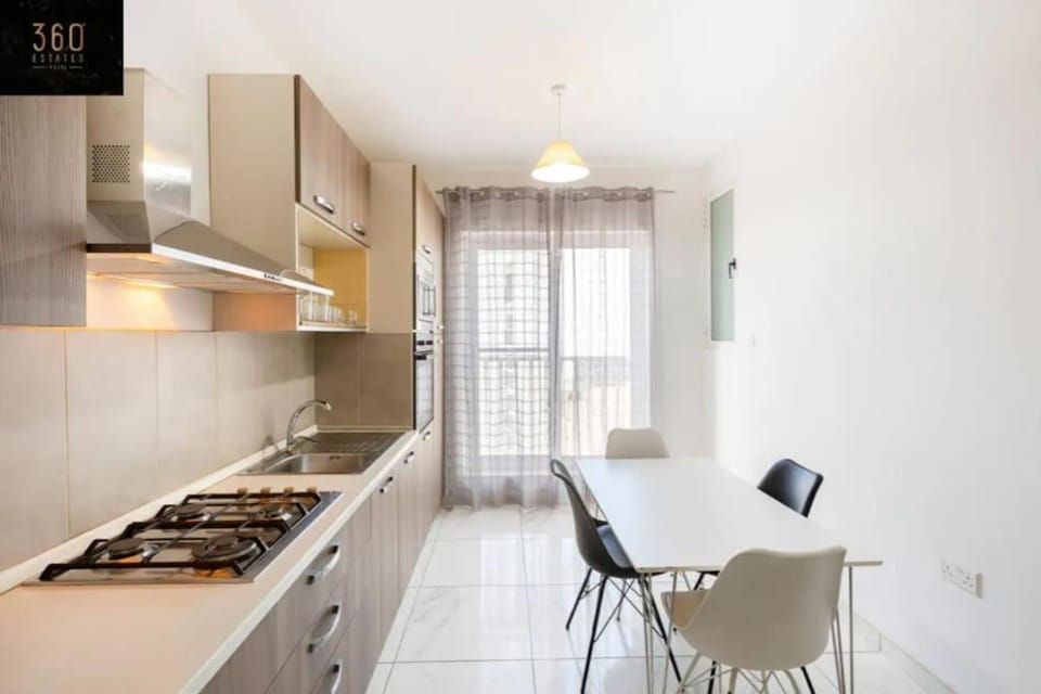Kitchen or kitchenette, Living room, Seating area, Dining area, minibar, pet friendly, stove